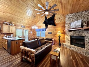 �スマートテレビ、暖炉、テレビゲーム、書斎 / ワークスペース