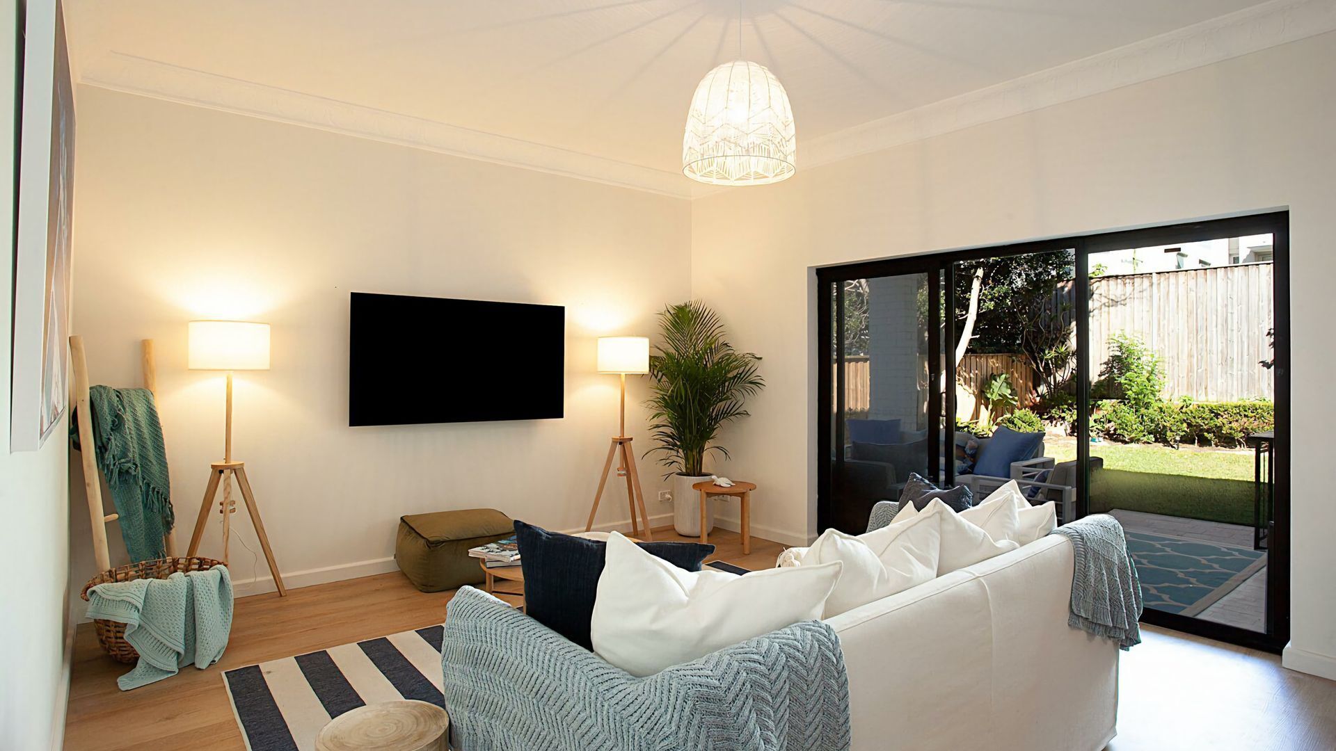 智能电视、桌上足球、书