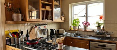 Micro-ondes, four, plaque de cuisson, lave-vaisselle