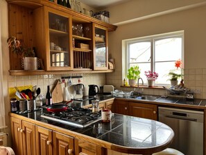 Micro-ondes, four, plaque de cuisson, lave-vaisselle