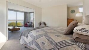3 bedrooms, iron/ironing board, Internet, bed sheets - Sea Change on Tasman Street (Merimbula)