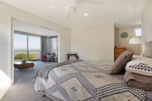 3 bedrooms, iron/ironing board, internet, bed sheets
