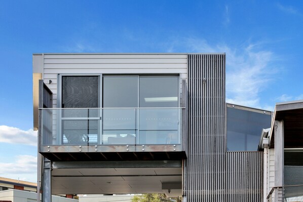 PUHYiTByoRtIZV3LcSTxmiDYACig8XzPwvhNEoChort.jpg - Studio on Tasman Street (Merimbula)