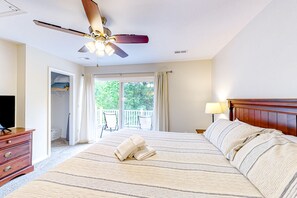 2 quartos, ferros/tábuas de passar roupa, acesso à internet