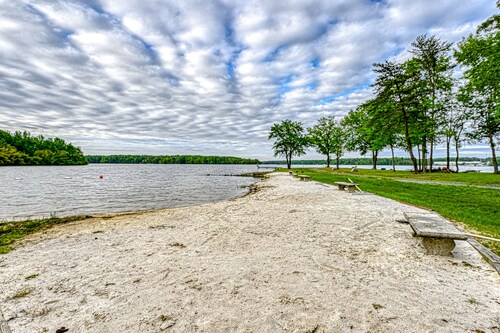 Lakefront home with kayaks, private patio, air hockey, grill, & balcony
