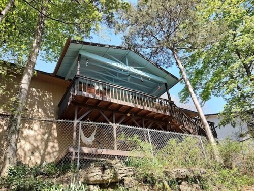 Secluded Lakeview Home by Eureka Springs-CANOE