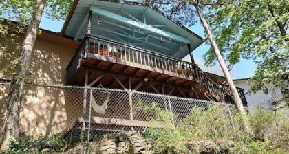 Secluded Lakeview Home by Eureka Springs-CANOE