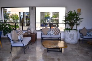 Breakfast, lunch, dinner served; pool views - Casa Itzae La Luminaria Dog Friendly (San Miguel de Allende)