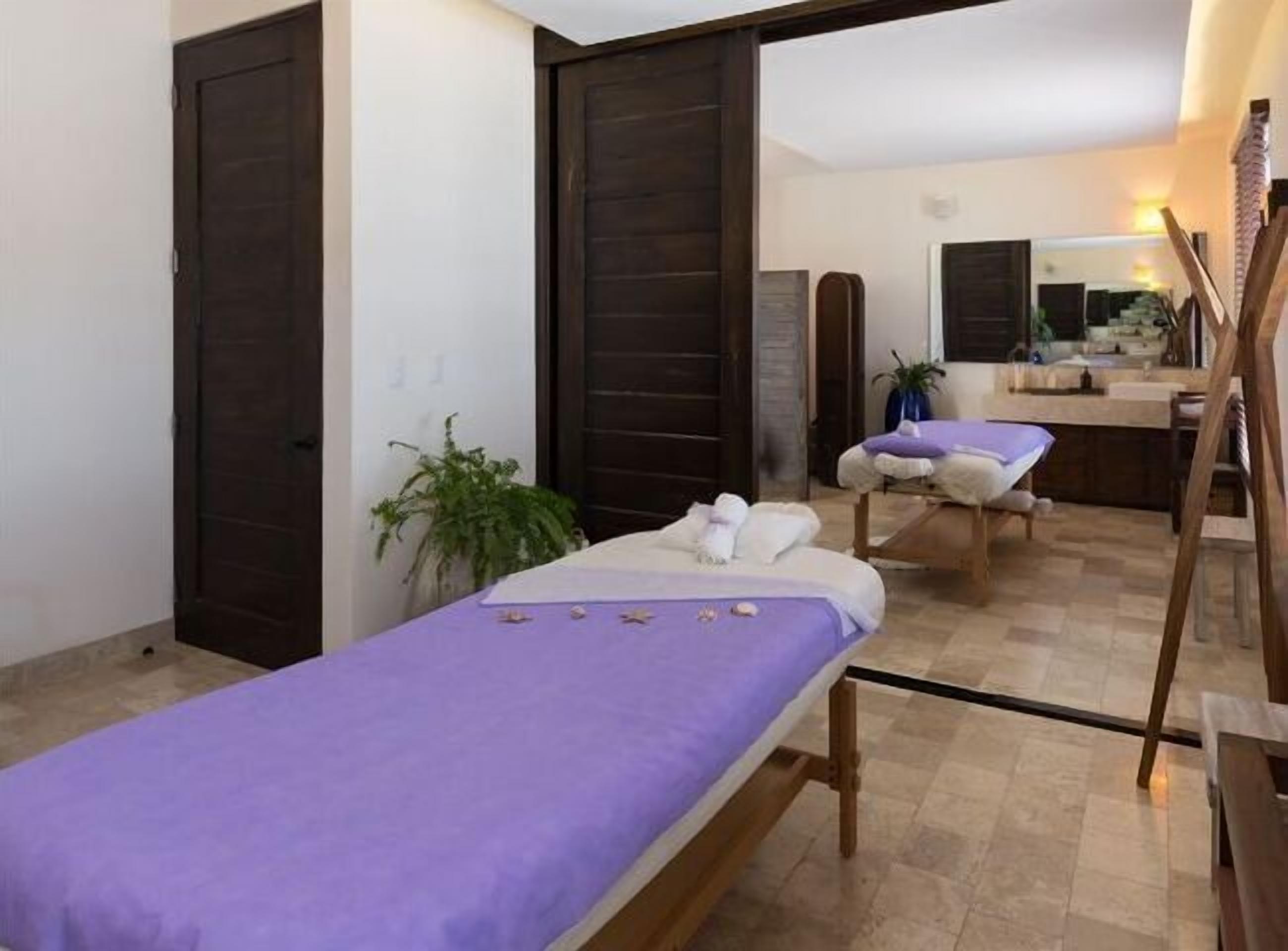 双人护理室、身体护理、水疗法、芳香疗法、热石按摩、深层组织按摩