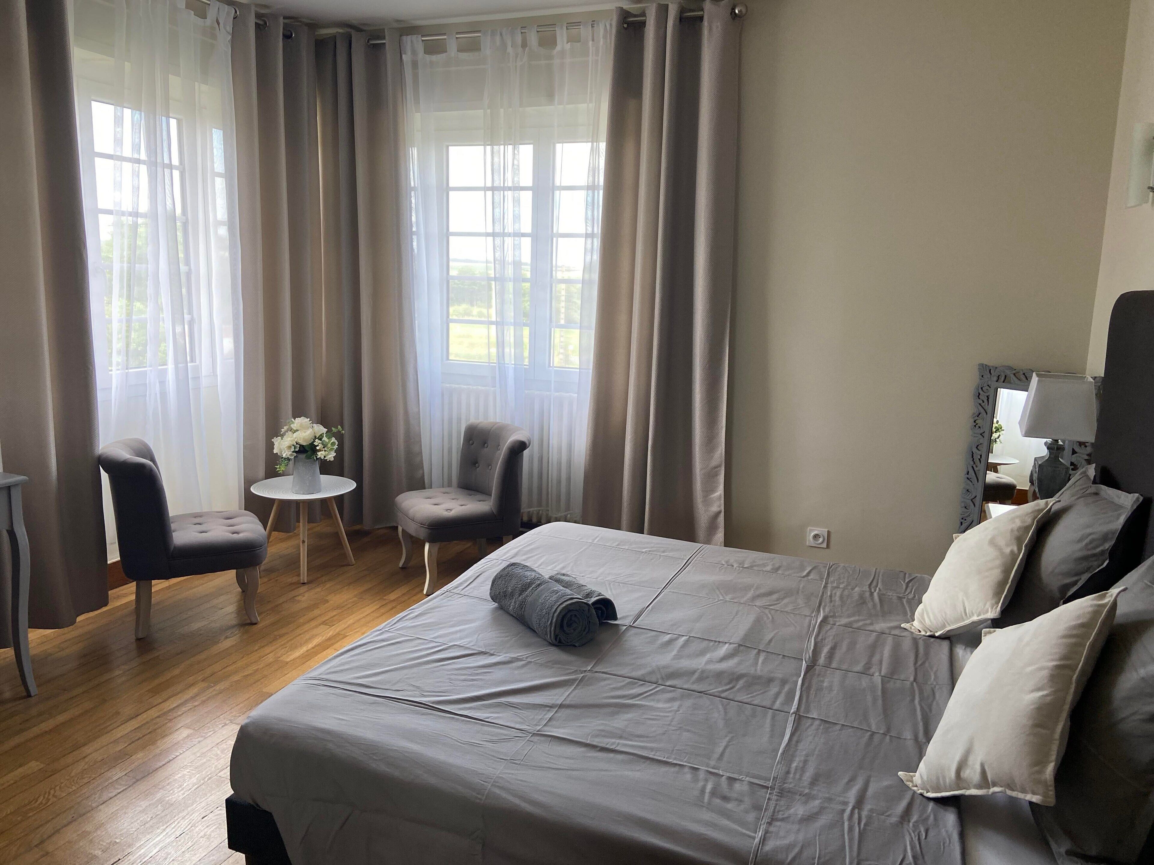 6 bedrooms, travel crib, free WiFi