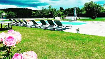 Inomhuspool och utomhuspool