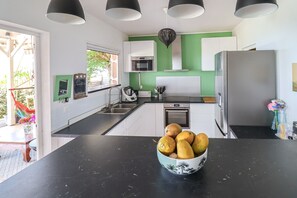 Réfrigérateur, micro-ondes, four, lave-vaisselle