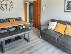 تلفزيون بشاشة مسطحة