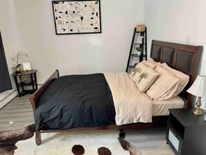 2 bedrooms, iron/ironing board, free WiFi, bed sheets