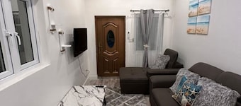 5 min walk or rent a bike to Turtle Beach