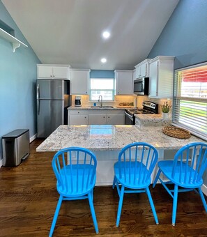 Frigorífic, microones, forn i placa de cuina 