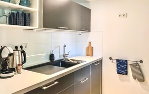 Geladeira, cooktop, lava-louças, cafeteira/chaleira