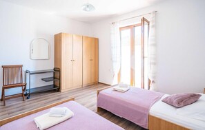 3 slaapkamers, reisbedje, gratis wifi, beddengoed
