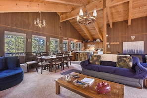 TV, fireplace - Family Friendly Cabin - Lake/Trails/Dogs Ok (Carnelian Bay)