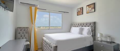 1 soverom, safe på rommet, strykejern/-brett og wi-fi (inkludert)