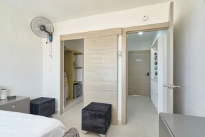 1 bedroom, in-room safe, desk, iron/ironing board