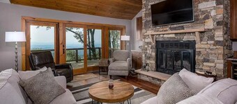 4min to Ski! Mntn Views Hot Tub Fireplace 52" Roku