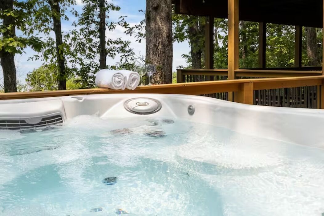 4min to Ski! Mntn Views+Hot Tub+Fireplace+52" Roku