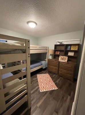 3 bedrooms, WiFi, bed sheets - Crystal Lake Resort 2 (Keystone Heights)