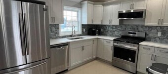 Roxville Balconies Deluxe/ New/ 4 min JFK Airport