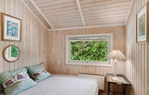 4 bedrooms, iron/ironing board, travel crib, free WiFi - Amazing home in Hornbæk with kitchen (Hornbæk)
