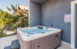 Outdoor spa tub - Amazing home in Crikvenica with sauna (Crikvenica)