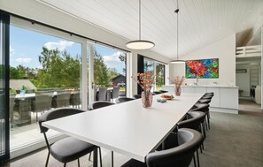 تناول الطعام