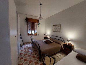 2 chambres, fer et planche à repasser, lit parapluie, draps fournis