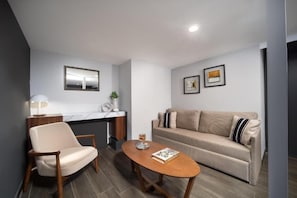 Family Studio Suite | Living area | Flat-screen TV