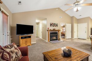 Smart TV y chimenea