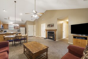Smart TV, fireplace - Two in One! Condo & Suite with Lock-off Connecting Access (Reeds Spring)