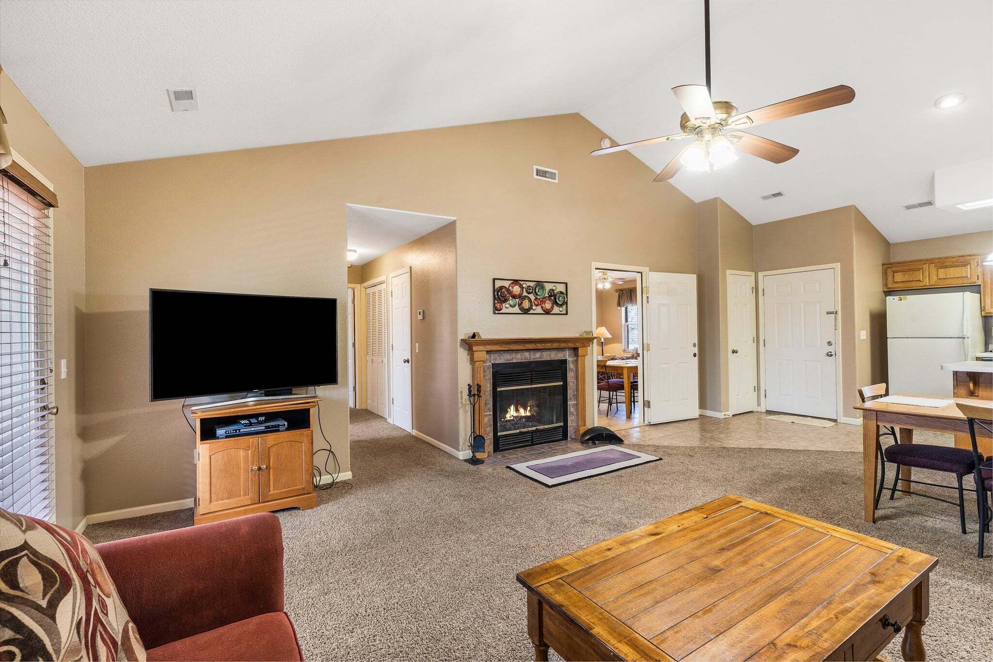 Smart TV, fireplace, DVD player