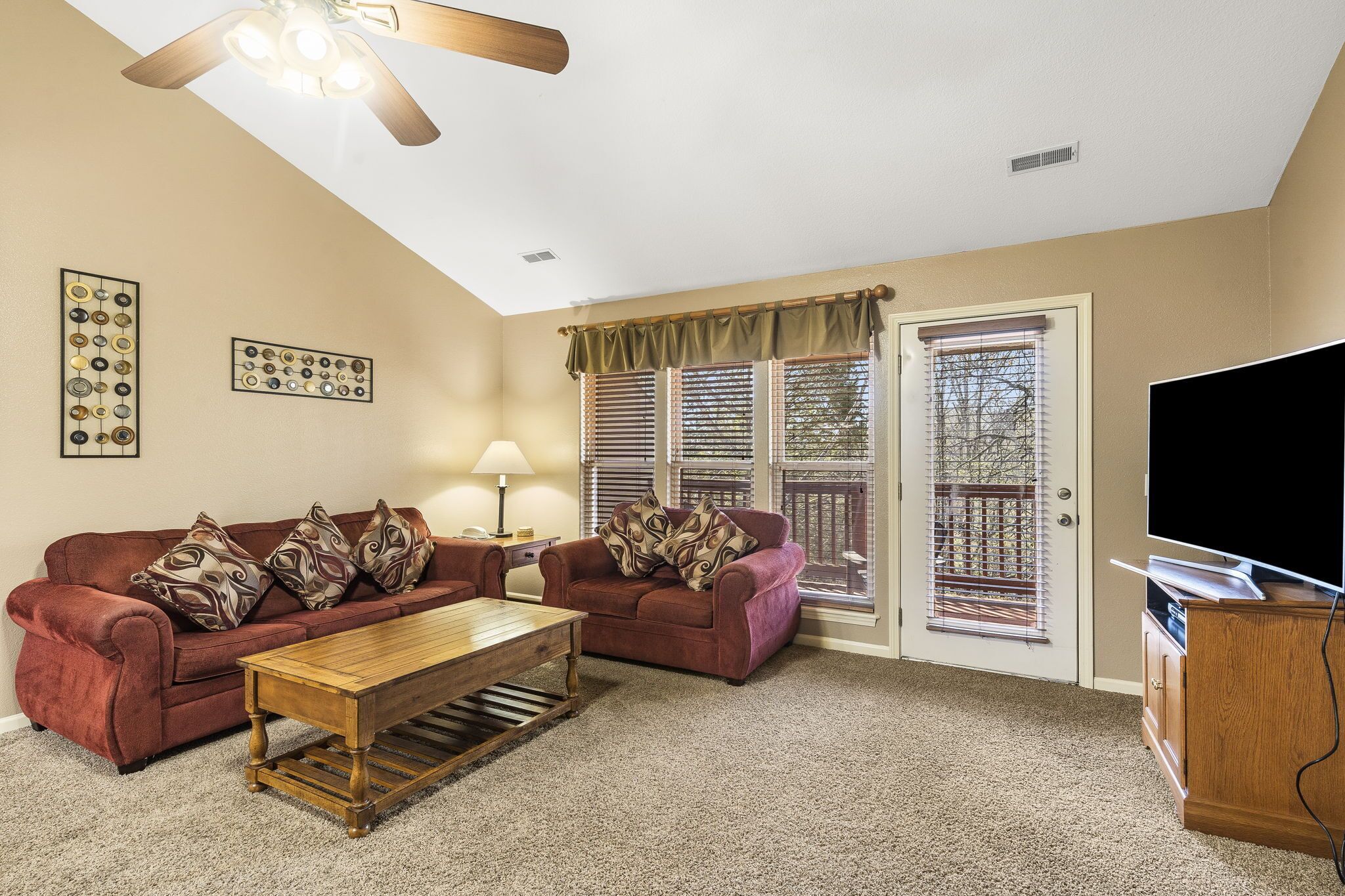 Smart TV, fireplace, DVD player