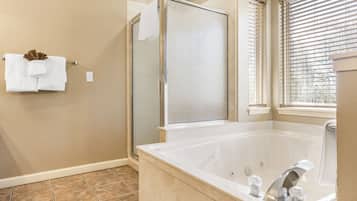 Combined shower/tub, jetted tub, hair dryer, towels