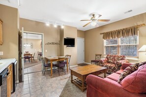 スマートテレビ、暖炉、DVD プレーヤー