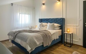 4 bedrooms, travel crib, free WiFi, bed sheets - 4 bedroom nice home in Gornji Vinjani (Gornji Vinjani)