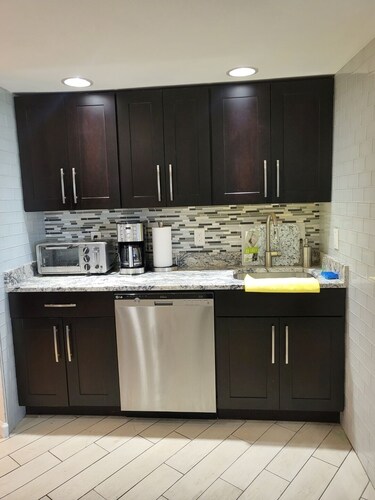 Remodeled Wildwood Beach shore paradise 2 bdrm 2 full bath modern .2 balconies 