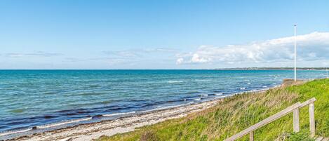 Nær stranden og fisking