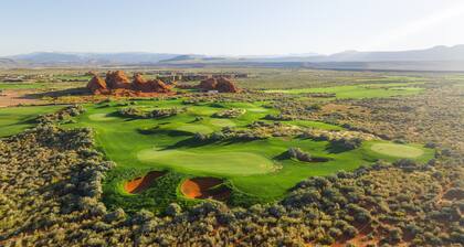 Red Rock Oasis: Private Pool + Sand Dunes + Golf