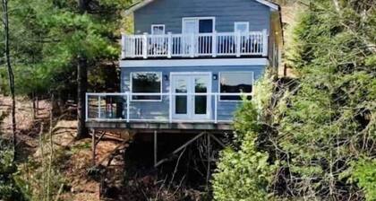 Peaceful Lakefront Cottage