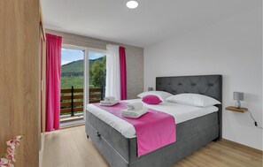 3 bedrooms, free WiFi, bed sheets