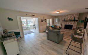Smart TV, fireplace, stereo