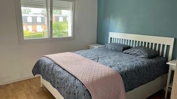 3 bedrooms, desk, iron/ironing board, WiFi