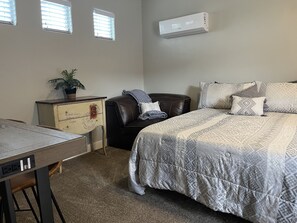 1 habitación, tabla de planchar con plancha, wifi y ropa de cama
