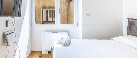 2 quartos, ferros/tábuas de passar roupa, Wi-Fi, roupa de cama